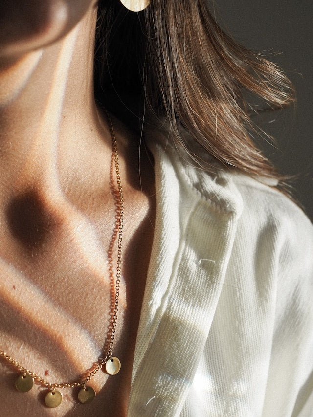 Lustrous Pearl Pendant Necklace