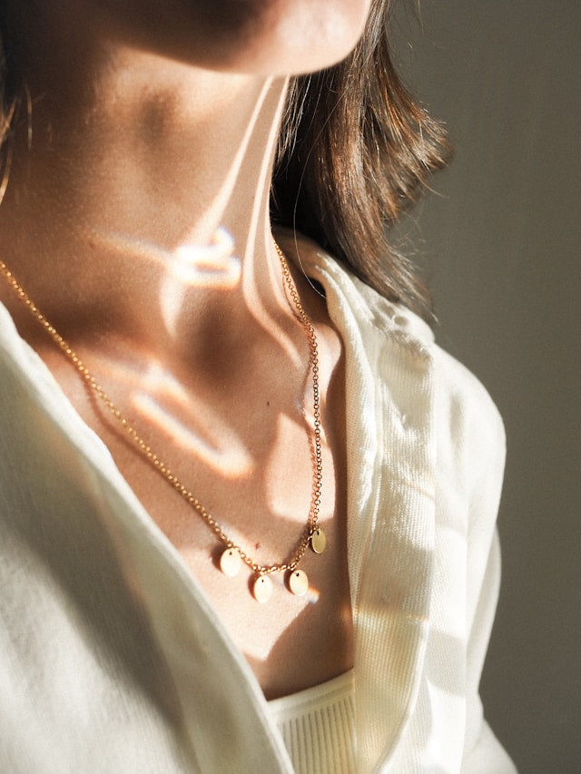 Lustrous Pearl Pendant Necklace